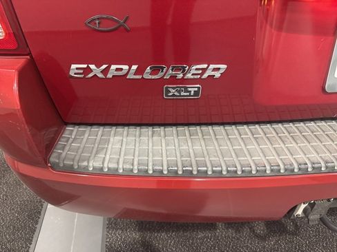 Used 2004 Ford Explorer XLT image 9