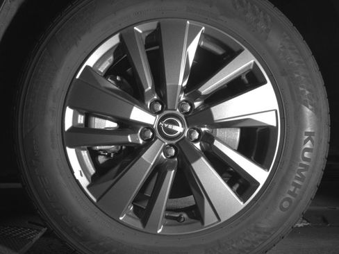 Used 2025 Nissan Pathfinder SV image 12