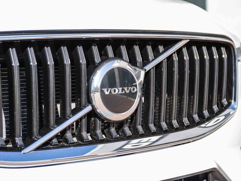 Used 2023 Volvo XC60 B5 Core w/ Climate Package image 13