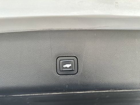 Used 2019 Chevrolet Traverse Premier w/ LPO, Floor Liner Package AWD/4WD image 32