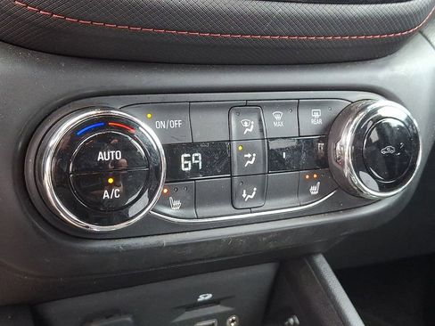 Used 2021 Chevrolet TrailBlazer RS w/ Technology Package image 16