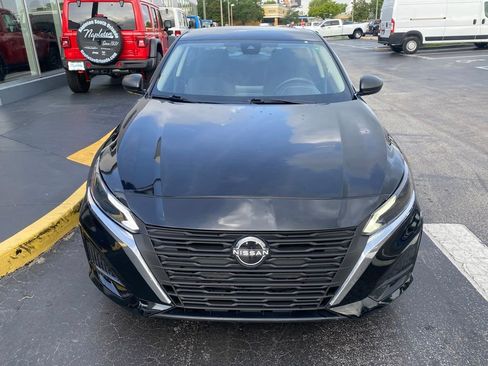 Used 2024 Nissan Altima 2.5 SV FWD image 3