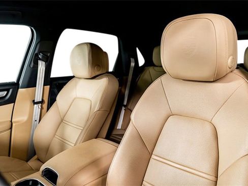 Used 2022 Porsche Cayenne S image 3