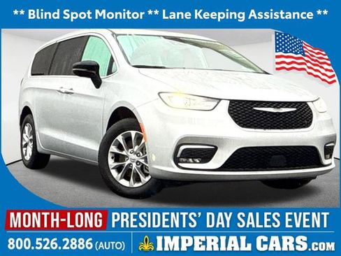 Used 2024 Chrysler Pacifica Touring-L image 1