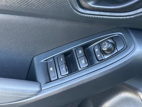 Used 2025 Subaru Crosstrek 2.0i Premium image 19