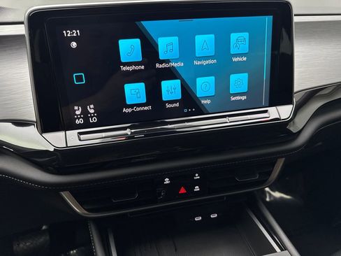 Used 2025 Volkswagen Atlas Cross Sport SE FWD image 61