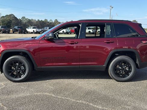 New 2025 Jeep Grand Cherokee Altitude image 5