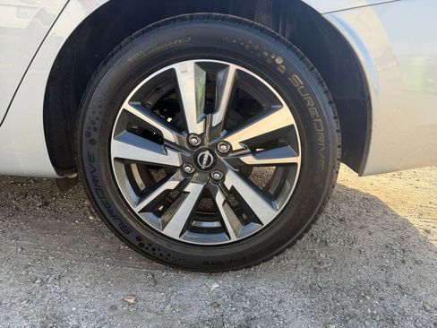 Used 2025 Nissan Versa SV image 33