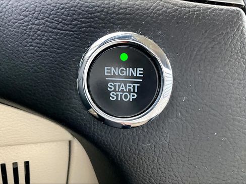 Used 2020 Ford Edge Titanium FWD image 34