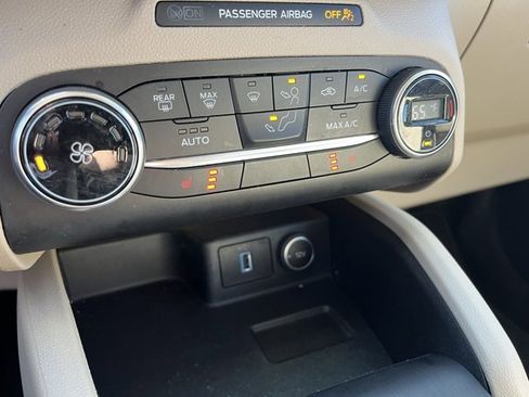 Used 2020 Ford Escape SE image 20