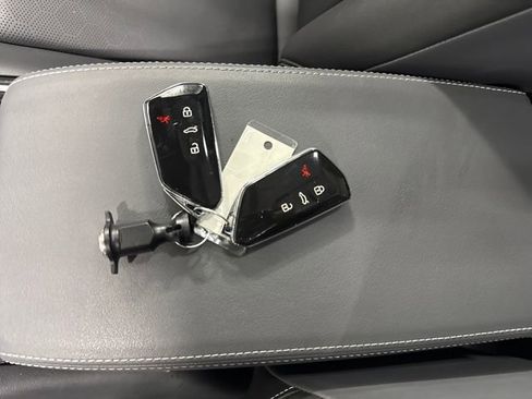 Used 2023 Volkswagen ID.4 Pro S image 32