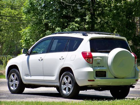 Used 2008 Toyota RAV4 Limited AWD/4WD image 10