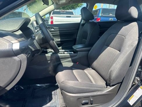 Used 2024 Nissan Altima 2.5 SV FWD image 10