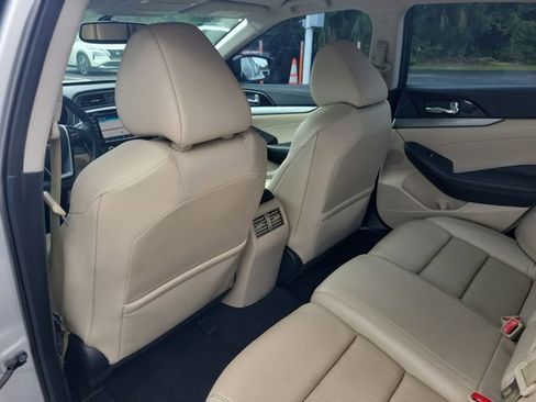 Used 2016 Nissan Maxima 3.5 SV w/ Interior Lighting Package FWD image 10