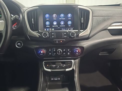 Used 2024 GMC Terrain SLT image 32