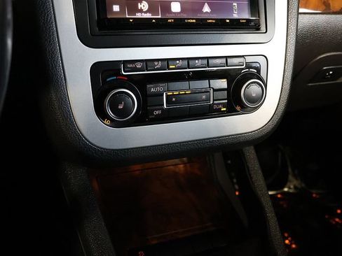 Used 2012 Volkswagen Eos Executive FWD image 19