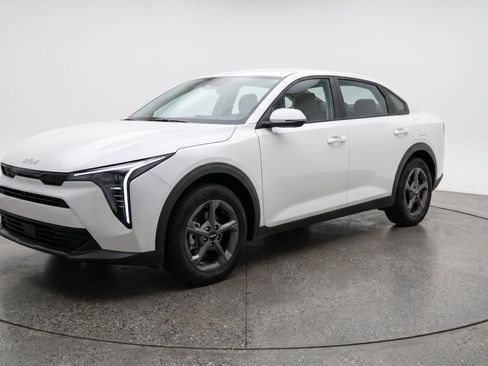 Used 2025 Kia K4 FWD image 3