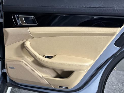 Used 2018 Porsche Panamera 4 image 32