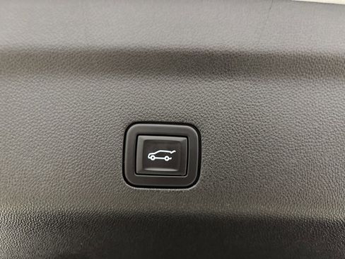 Used 2023 Chevrolet Suburban High Country w/ Advanced Technology Package image 36