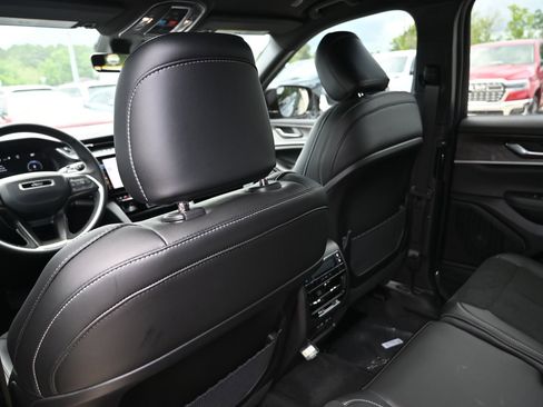 New 2026 Jeep Grand Cherokee L 2WD image 24