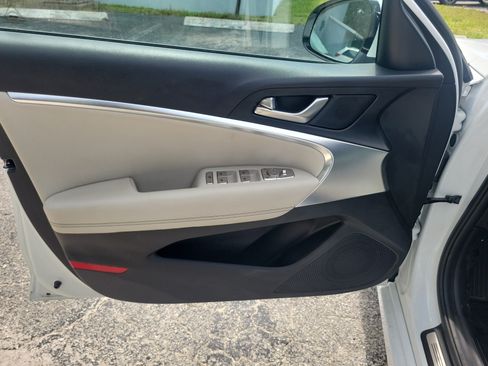 Used 2025 Genesis G70 2.5T AWD/4WD image 19