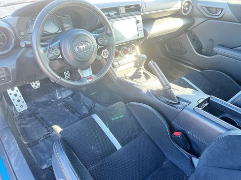 Used 2025 Toyota GR86 Premium w/ ALL Weather Mat Package (TMS) RWD image 22