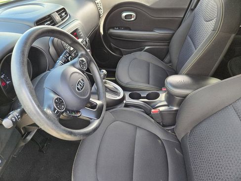 Used 2015 Kia Soul + image 14