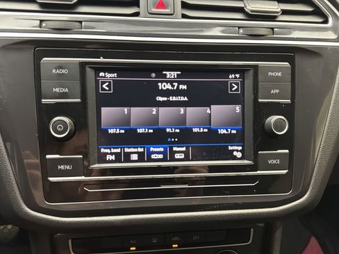 Used 2020 Volkswagen Tiguan S w/ 3rd Row Seat Package AWD/4WD image 25