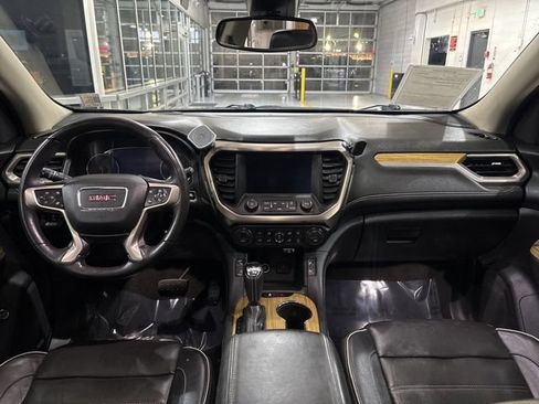 Used 2017 GMC Acadia Denali w/ Technology Package FWD image 10
