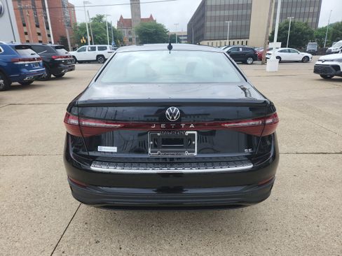 New 2025 Volkswagen Jetta SE image 4