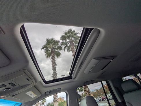 Used 2017 Chevrolet Suburban LT image 22