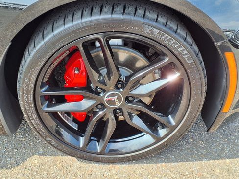Used 2019 Chevrolet Corvette Stingray Coupe w/ 1LT RWD image 12