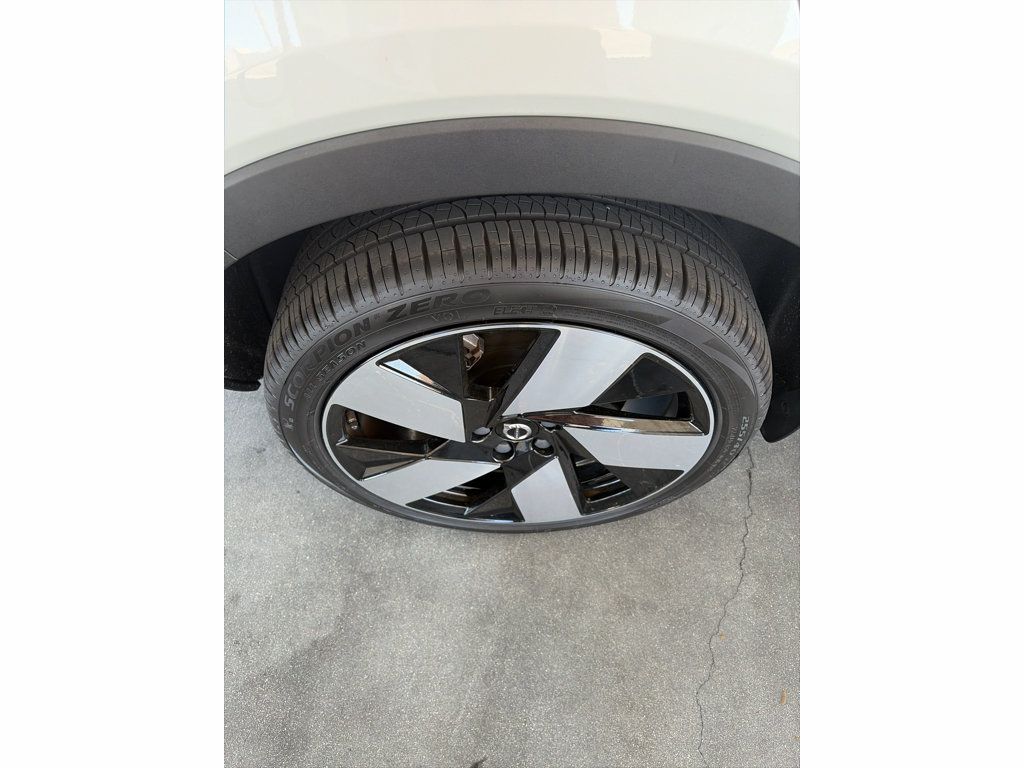 Used 2023 Volvo XC40 Recharge Ultimate AWD/4WD image 15