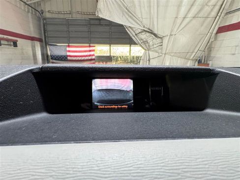 Used 2011 Toyota Sienna LE w/ Towing Pkg image 20