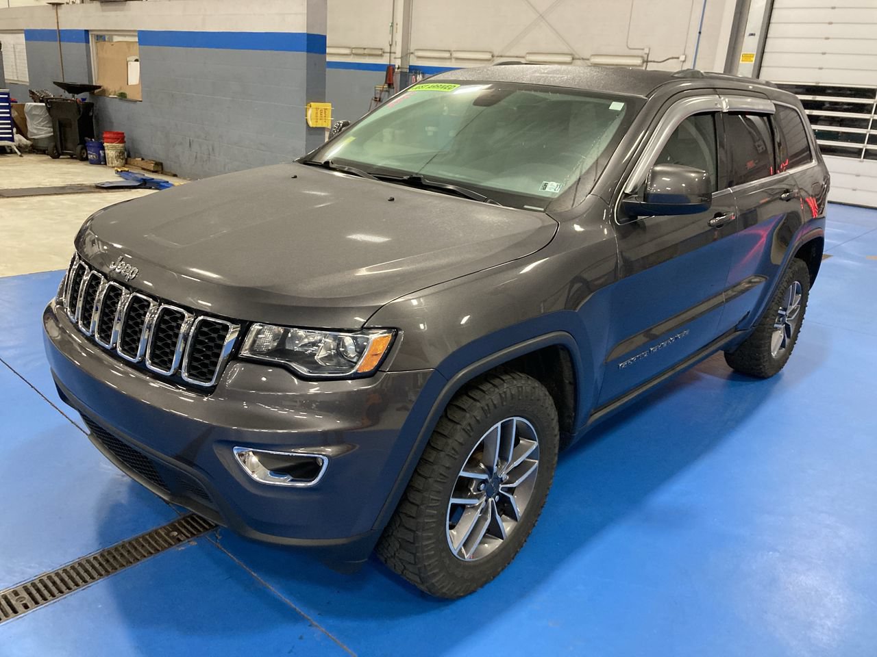 Used 2020 Jeep Grand Cherokee Laredo w/ Security & Convenience Group AWD/4WD image 3