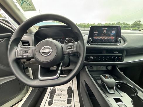 Used 2024 Nissan Rogue S FWD image 11