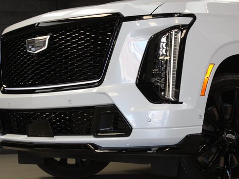 Used 2026 Cadillac Escalade V AWD/4WD image 6