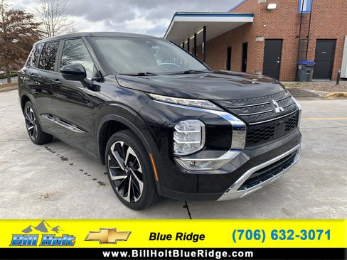 Used 2022 Mitsubishi Outlander SE image 1