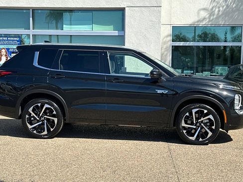 New 2025 Mitsubishi Outlander SEL image 3