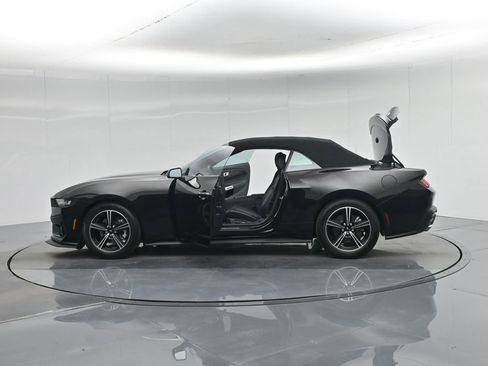 Used 2025 Ford Mustang Premium image 38