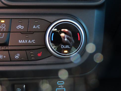 Used 2024 Ford Maverick Tremor w/ Tremor Off-Road Package image 30