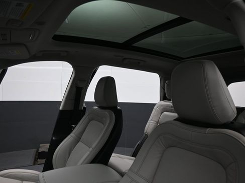 Used 2025 Lincoln Aviator Reserve w/ Illumination Package image 19