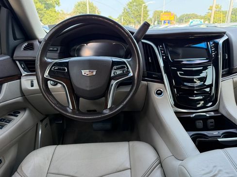 Used 2016 Cadillac Escalade Luxury AWD/4WD image 10