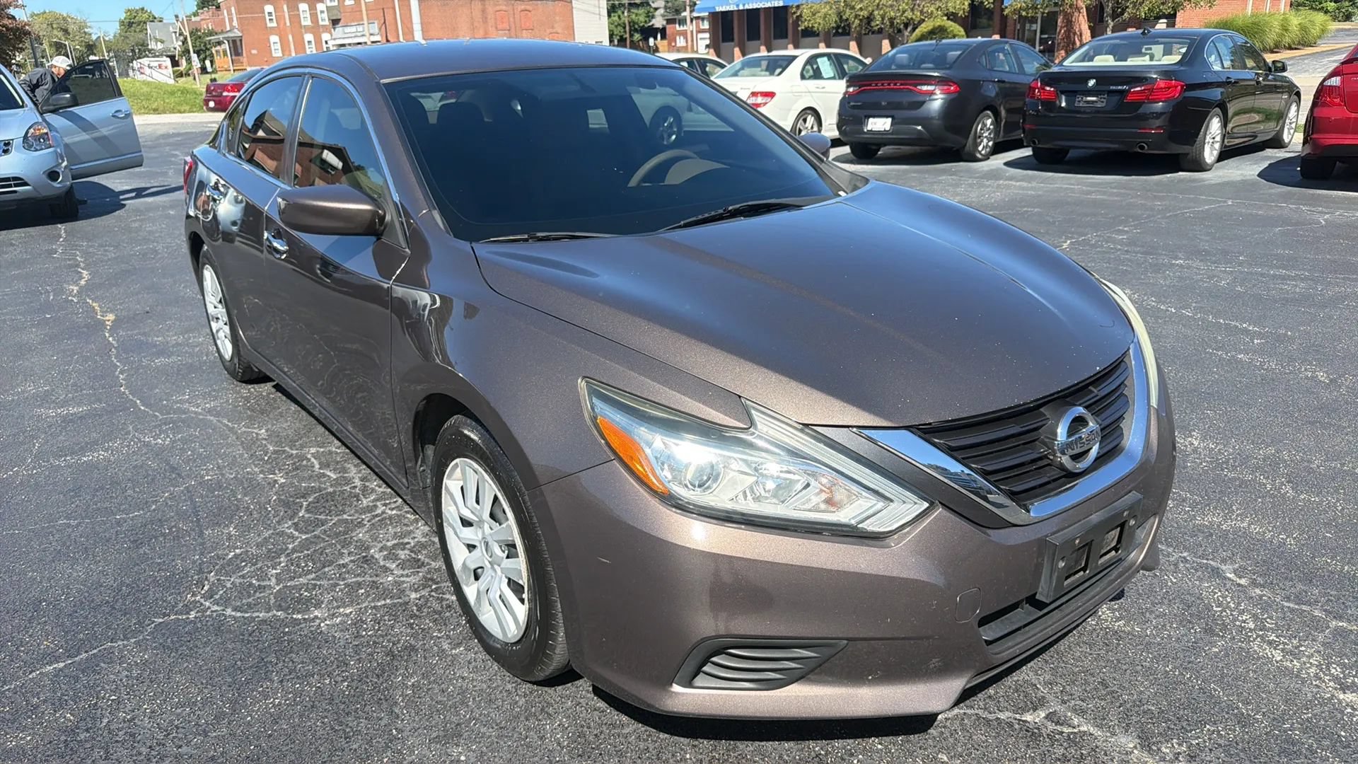 Used 2016 Nissan Altima 2.5 S w/ Power Driver Seat Package FWD image 3