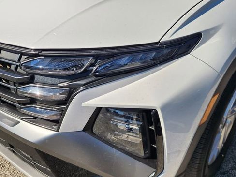 Used 2025 Hyundai Tucson SE image 6