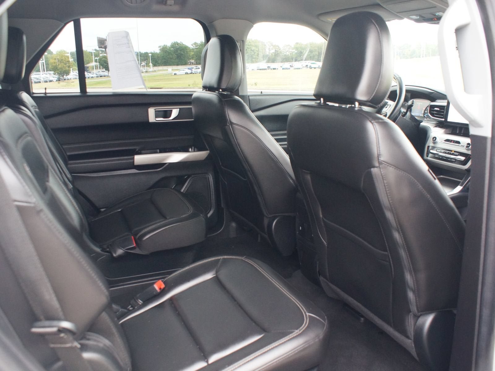 Used 2022 Ford Explorer XLT w/ Equipment Group 202A RWD image 23
