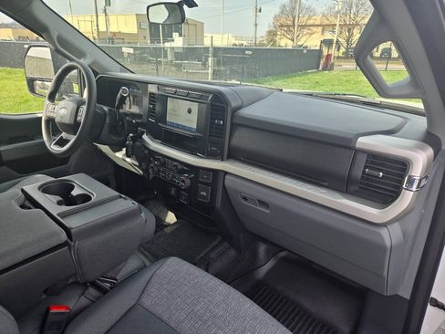Used 2024 Ford F250 XLT AWD/4WD image 15