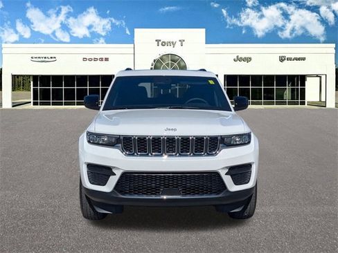 New 2025 Jeep Grand Cherokee Laredo image 2