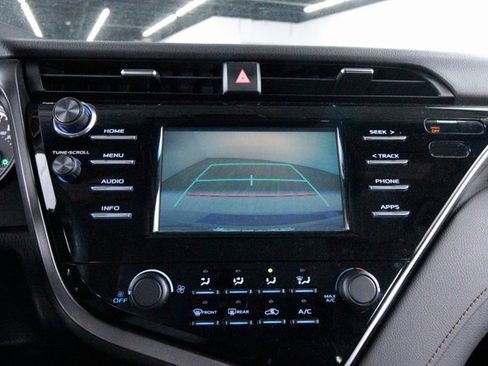 Used 2018 Toyota Camry LE image 14