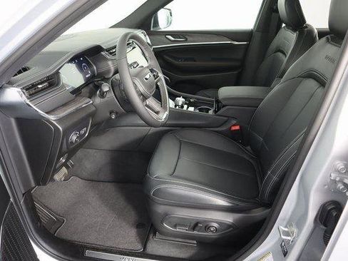 New 2025 Jeep Grand Cherokee L Overland AWD/4WD image 10